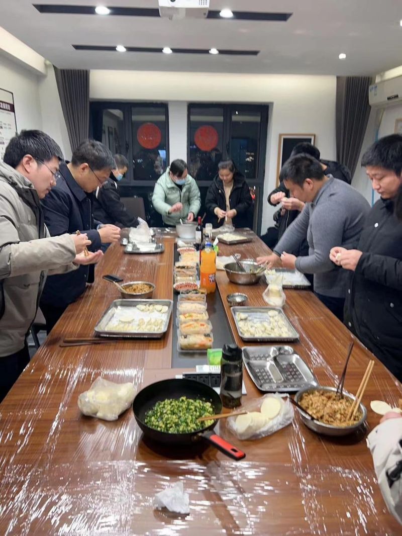 通達(dá)軟件公司組織開(kāi)展“情暖冬至，餃香飄逸”冬至包餃子活動(dòng)